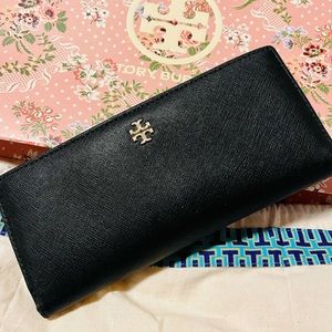 Tory Burch Robinson Slim Wallet